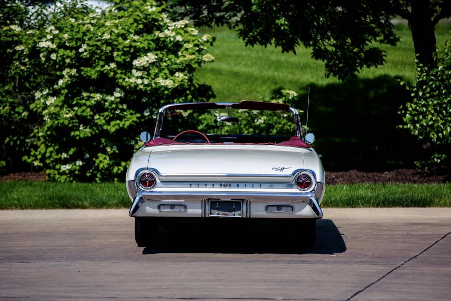  Oldsmobile Super 88 Convertible (3567) 1961 года  (фото 9 из 17)